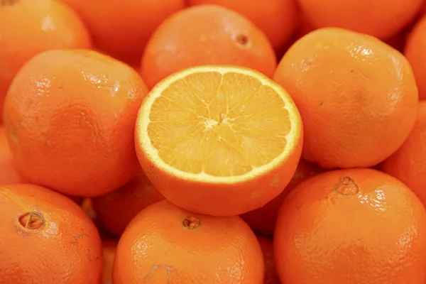 Ζουμερά πορτοκάλια στο απόθεμα του παντοπωλείου — Φωτογραφία Αρχείου