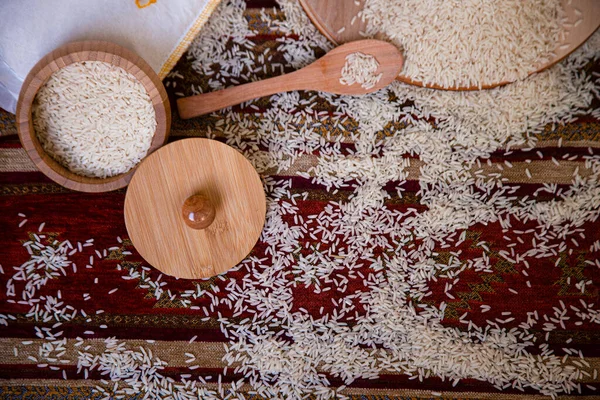 Çömlek kaplarına beyaz pirinç. — Stok fotoğraf