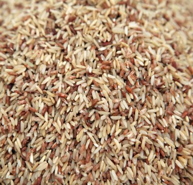 Esmer ve beyaz pirinç karışımı.