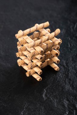 Çikolatalı waffle çubukları.