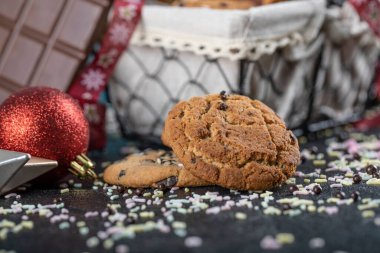 Yulaf ezmeli kurabiyeler yere.