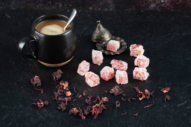 Türk lokum ve bir fincan kahve.