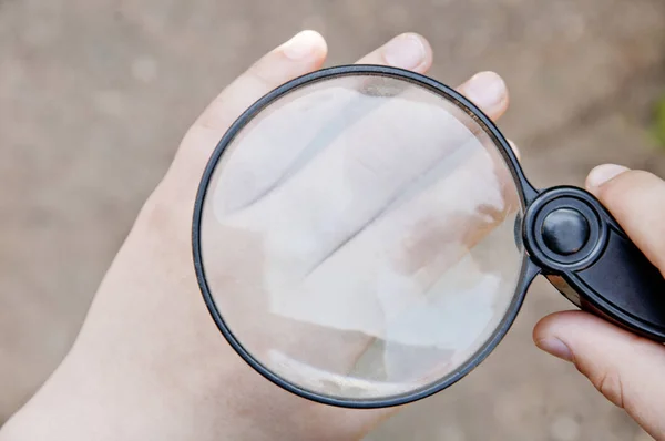 Magnifier Hand Little Child Who Studies World — Stock Photo, Image