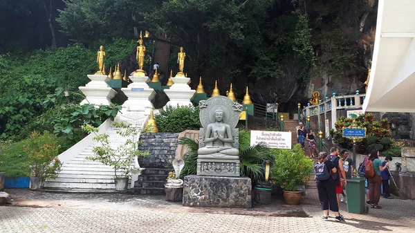 Tayland Park Oturmuş Bir Buda Heykeli — Stok fotoğraf