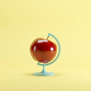 Sarı renk pastel arka planda kırmızı Apple küresel fikir kavramı. minimal fikir kavramı.