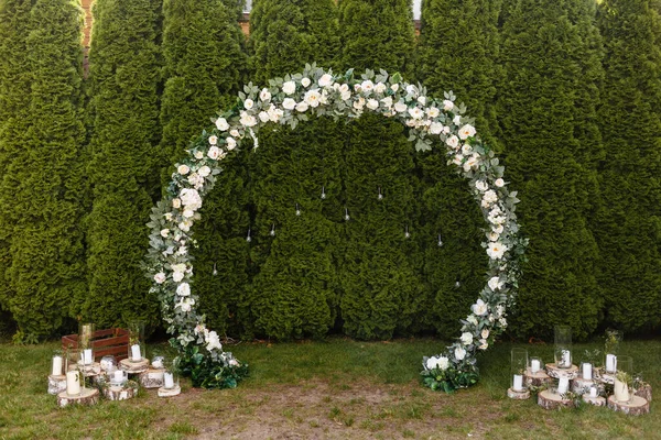 Arco de flor redonda em estilo rústico Fotografias De Stock Royalty-Free
