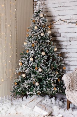 Hediyeler ile Noel ağacı. Mutlu yeni yıl 2019 arka plan