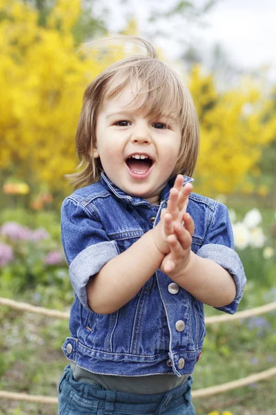 Retrato Aire Libre Lindo Feliz Sonriente Joven Caucásico Años Edad —  Fotos de Stock