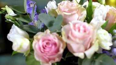 Güzel bir buket çiçek.