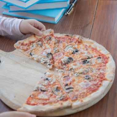 Pizza bir dilim kapma