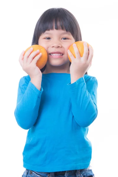 Niña Jugando Con Frutas Frescas Mandarina — Foto de Stock