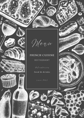 Elle çizilmiş Fransız mutfağı piknik broşürü tahtada. Yemek ve içeceklerin modaya uygun bir geçmişi var. Yemek tarifi, menü, etiket, ikon, ambalaj için mükemmel. Klasik Fransız yemekleri ve içecek kalıpları. Restoran çizimi