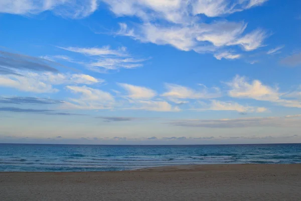Nubes Plumosas Por Mañana Playa Varadero Cuba — Foto de Stock