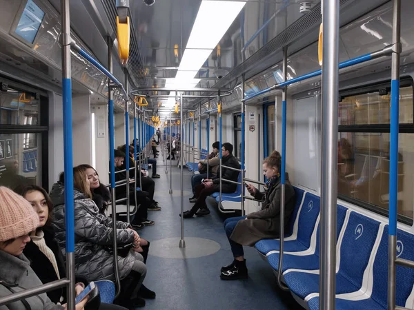 Moscú Rusia Febrero 2019 Pasajeros Dentro Del Nuevo Tren Moscú — Foto de Stock