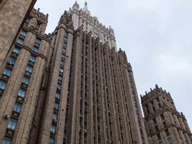 Dışişleri Bakanlığı binası. Bir yedi Stalinizm gökdelenler. Düşük açılı görünüş. Moscow, Rusya Federasyonu