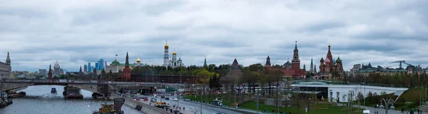 Moscow, Russia - May 2, 2019. Panorama of Moscow. View from Zary — Stock Photo, Image