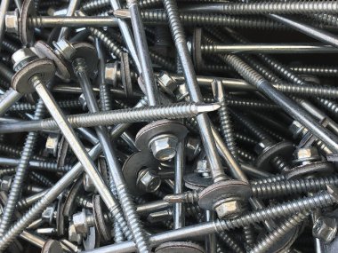 Kutudaki contalı paslanmaz çelik altıgen kafa vidaları. İnşaat ekipmanlarını sabitleme. Donanım sabitleme