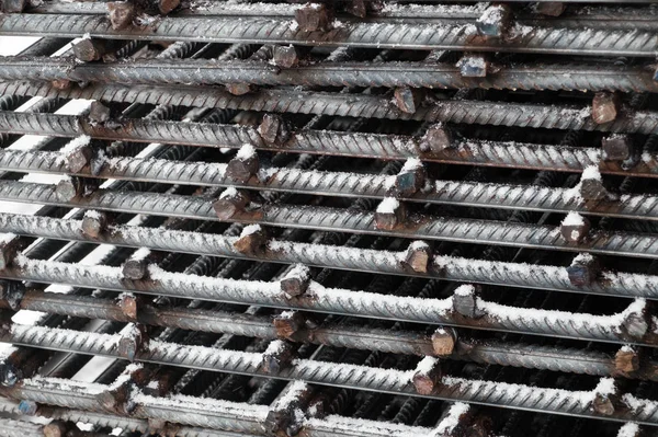 Piezas de refuerzo de acero. Fondo industrial, armadura de construcción —  Fotos de Stock