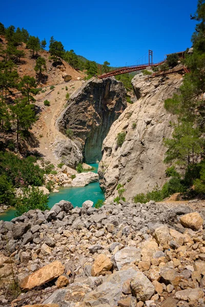 峡谷和山河上的金属人行桥 土耳其Mersin省Ermenek河Yerkopru瀑布 — 图库照片