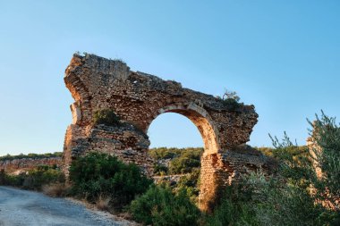 Antik Roma viyadük yıkıntıları. Ayas, Mersin ili, Türkiye.