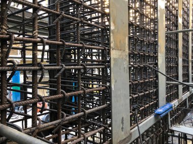 Metal gömülü parçalar ve güçlendirilmiş metaller. Monolitik beton iskelet.. 