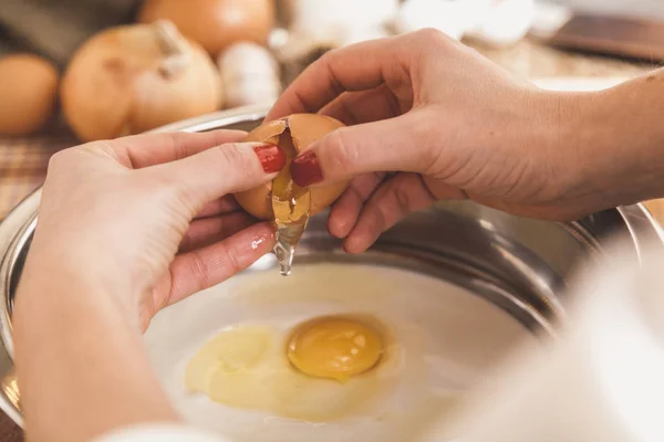 Women Hands Separated Broken Egg Bowl Egg Yol — Stock Photo, Image