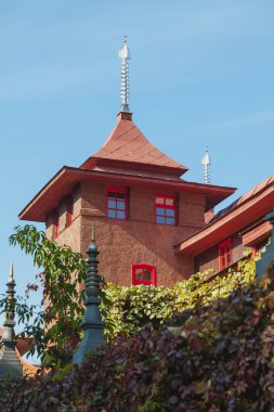 Kare kule mavi sk karşı bir Budist Tapınağı