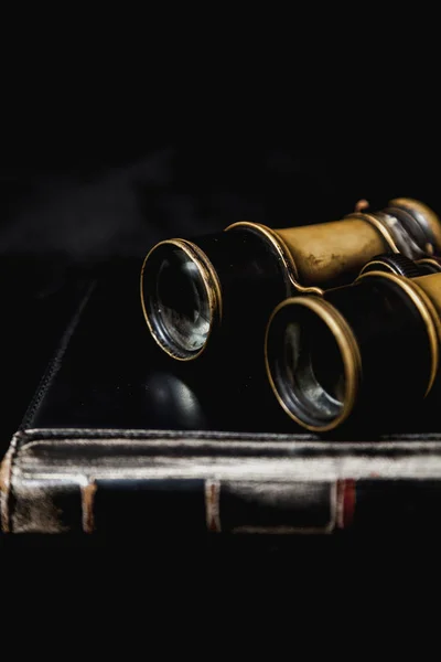 Vintage Metal Binoculars Lie Notepad Leather Binding Black Backgroun — Stock Photo, Image