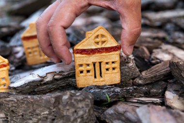 inanılmaz şirin bir evi. Bir ev stand o şeklinde üç kurabiye