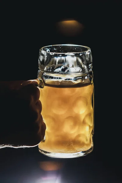 Right Hand Man Holds Glass Mug Amber Beer Backlight Close — Stock Photo, Image