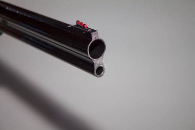 iki kalibre silah. Çeşitli calibe kanalının dikey bir düzenleme ile avcılık Carbine varil