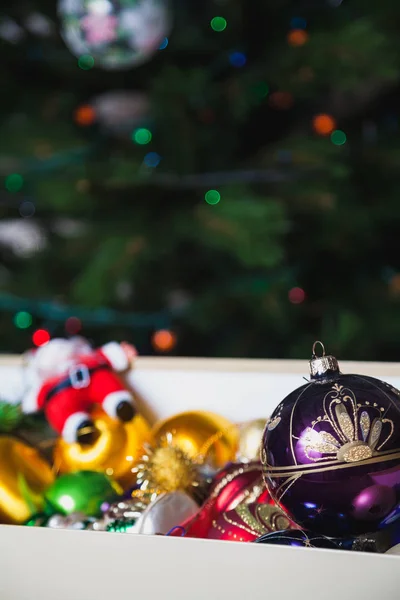 Scatola Bianca Con Giocattoli Natale Visto Babbo Natale Palloncini Diverse — Foto Stock