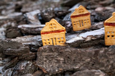 inanılmaz şirin bir evi. Bir ev stand o şeklinde üç kurabiye