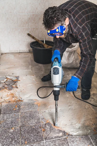 Man Plaid Shirt Destroys Floor Tile Construction Puncher Small Roo — Stock Photo, Image