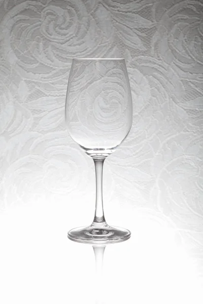 Empty Transparent Glass Wine Glass Stands Glass Closeup Background Silhouette — Stock Photo, Image