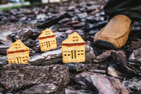 inanılmaz şirin bir evi. Bir ev stand o şeklinde üç kurabiye