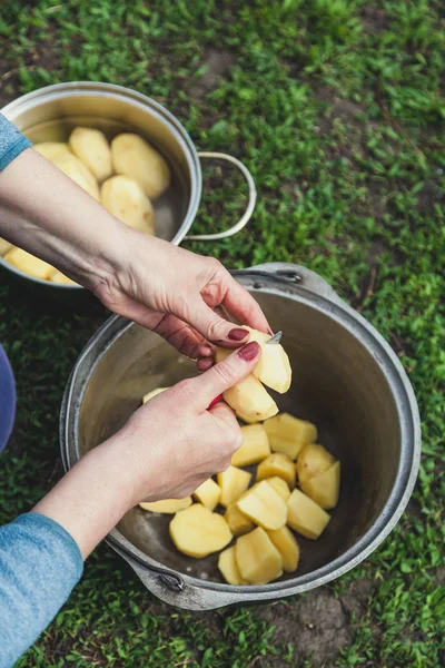 Hands Woman Manicure Cut Peeled Potatoes Pot Nearby Pan Whole — Stock Photo, Image