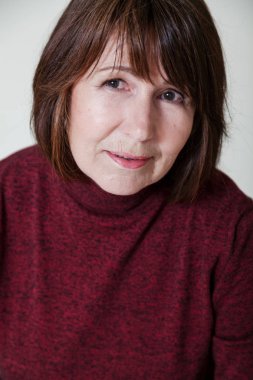 Doğal güzellik yaş. Yakın çekim yaşlı kadın portresi