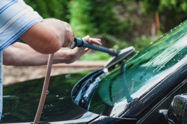 Özel araç ile modern makine yıkama