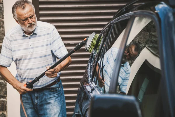 Lavado de la máquina moderna con herramienta especial — Foto de Stock