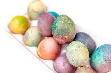 Paskalya yumurta boyalı plastik kap içinde katlanmış