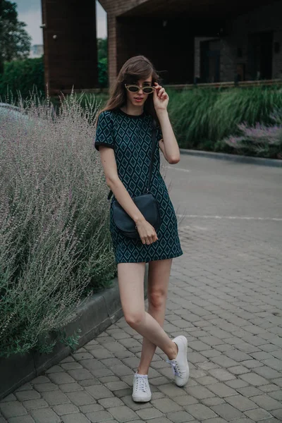 Portrait of slim tall girl in green dress — Stock Photo, Image