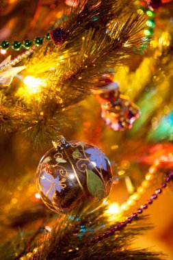 Noel ağacı yakın çekim asılı desen li Top