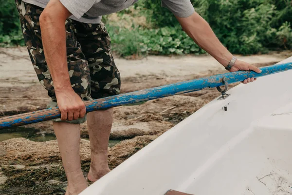 Hands set  paddle on  boat — Stock Photo, Image