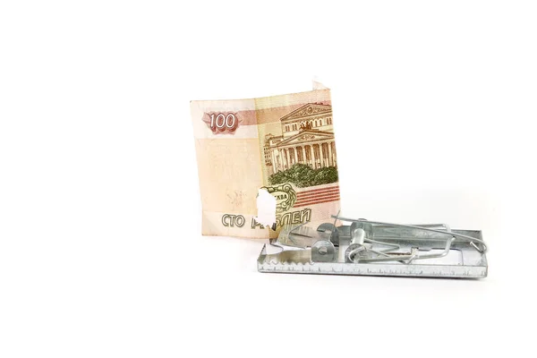 Nota de dinheiro e ratoeira no fundo branco — Fotografia de Stock