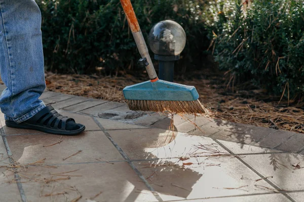 Wide brush sweeps  alley in backlight — Stock Photo, Image