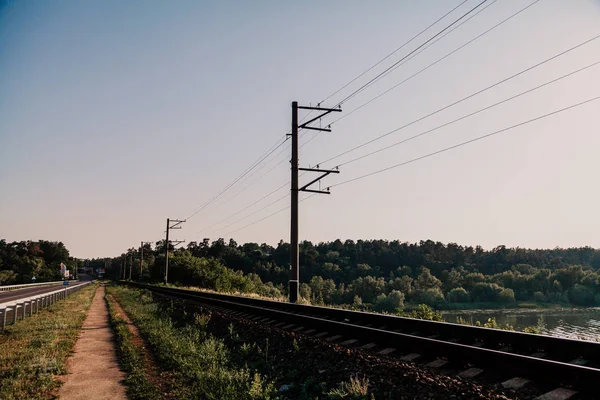 Via férrea e linha eléctrica — Fotografia de Stock