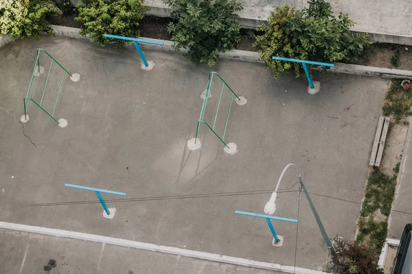 Speeltuin voor het huis. Uitzicht vanaf boven — Stockfoto