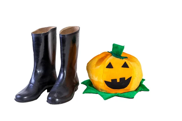 Sombrero de Halloween y botas de goma negras — Foto de Stock