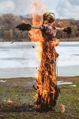 Yanan saman effigy Shrovetide Festivali